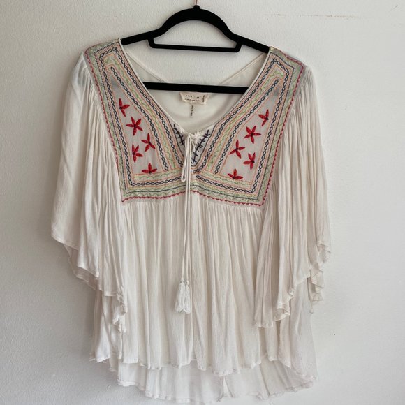 Love Tree Tops - Like New Love Tree White Embroidered Tunic Blouse